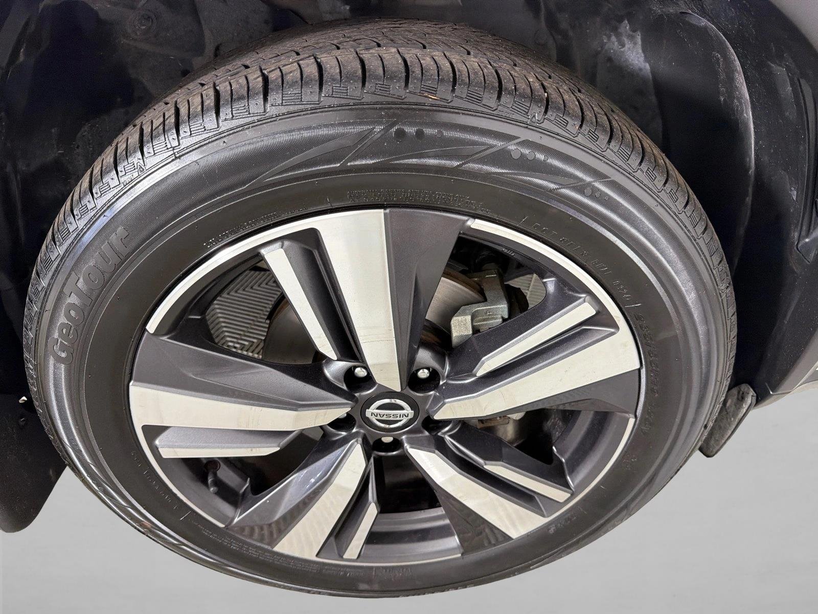 Used 2021 Pearl White Tricoat Nissan Platinum image 14