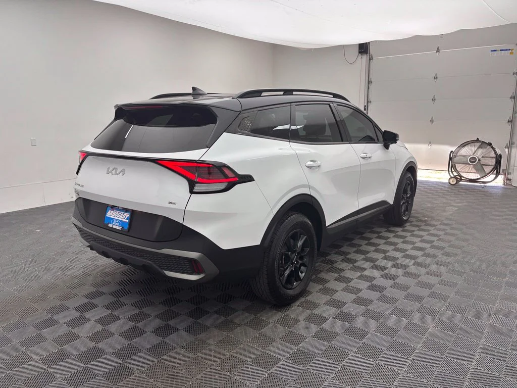 Used 2023 White Kia X-Pro Prestige image 8