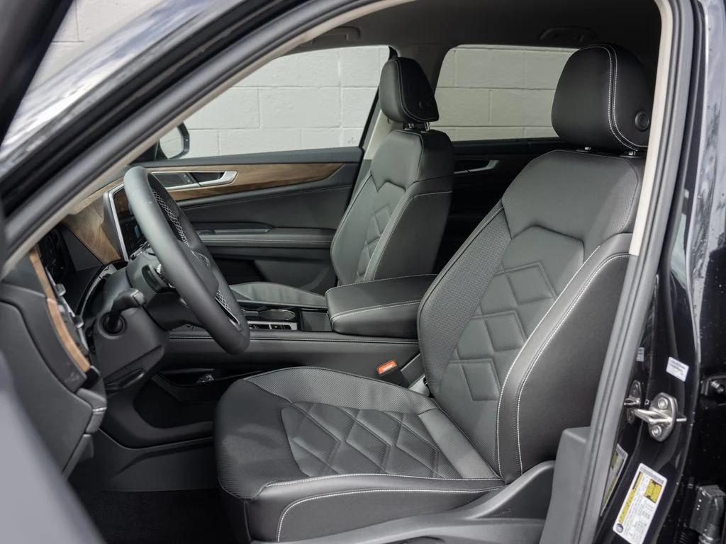 New 2026 Deep Black Pearl Volkswagen 2.0T SE W/TECHNOLOGY image 8