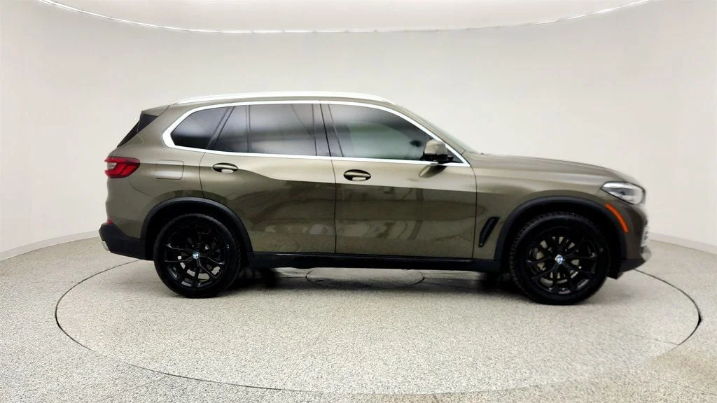 Used 2020 Manhattan Green Metallic BMW xDrive40i SAV w/ Vernasca Leather & Convenience Pkg image 4