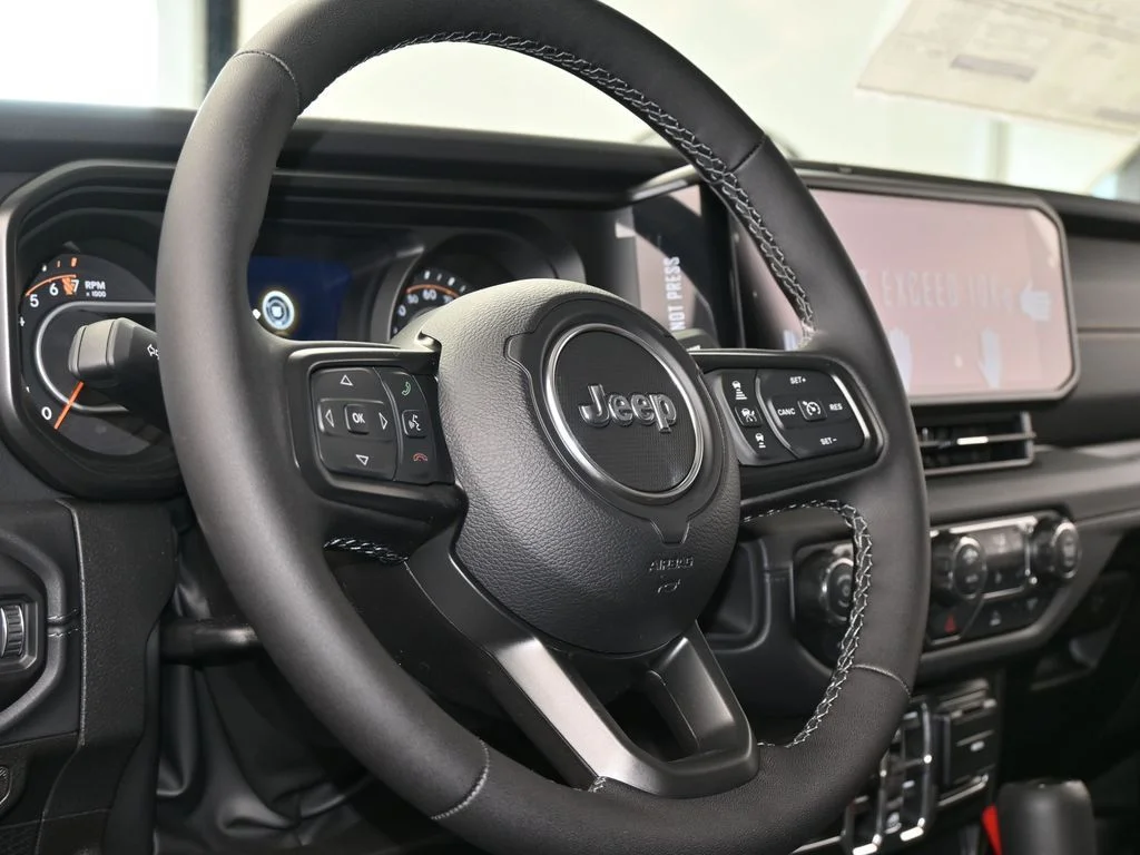 New 2026 Black Clear-Coat Exterior Paint Jeep Sahara image 13