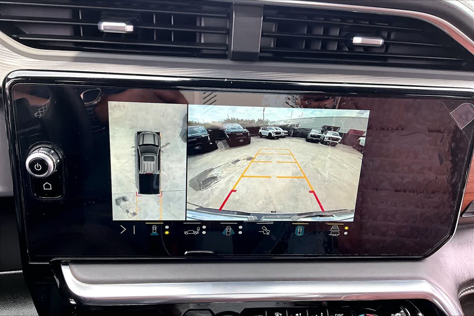 Used 2023 White Frost Tricoat GMC Denali Ultimate image 27