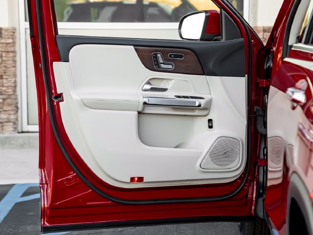 Used 2021 Patagonia Red Metallic Mercedes-Benz GLB 250 image 14