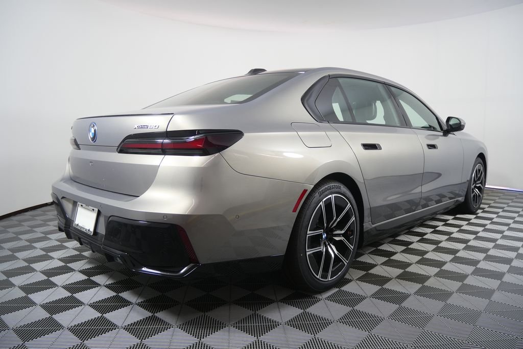 New 2026 Oxide Grey Metallic BMW xDrive60 image 4