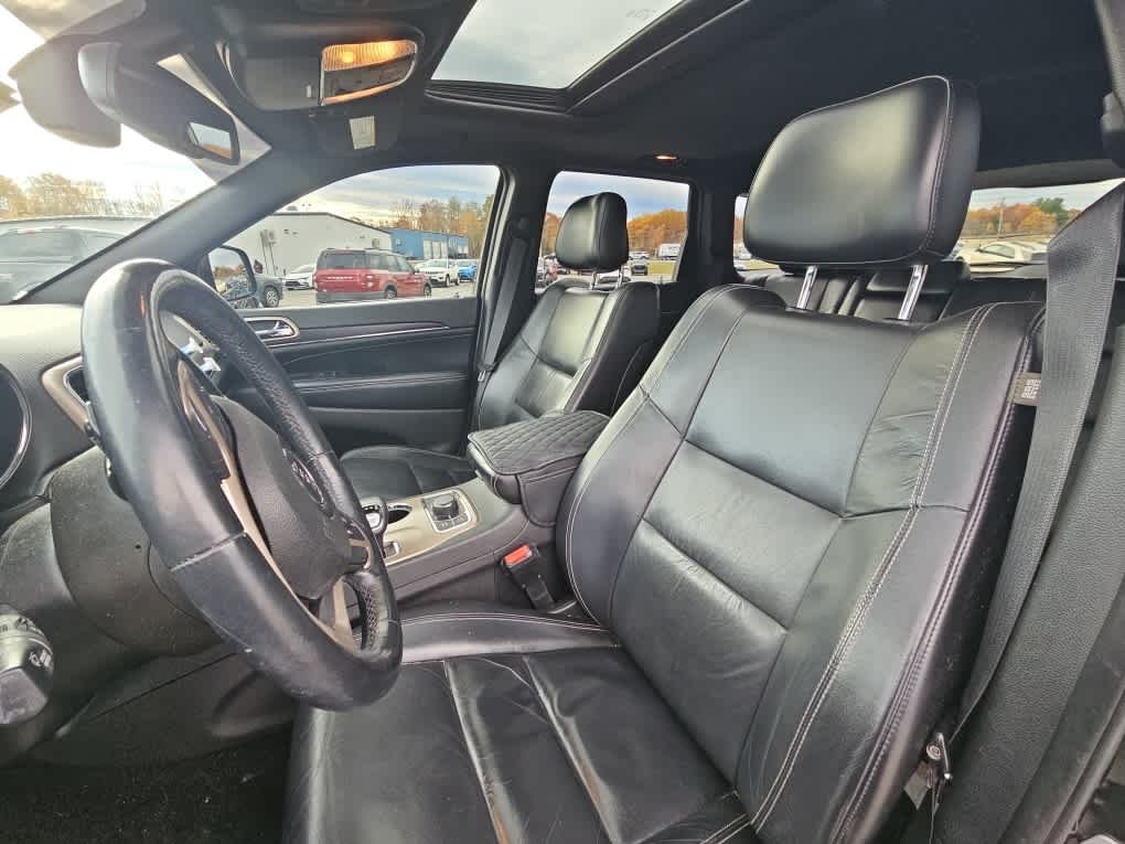 Used 2015 Brilliant Black Crystal Pearlcoat Jeep Limited image 4