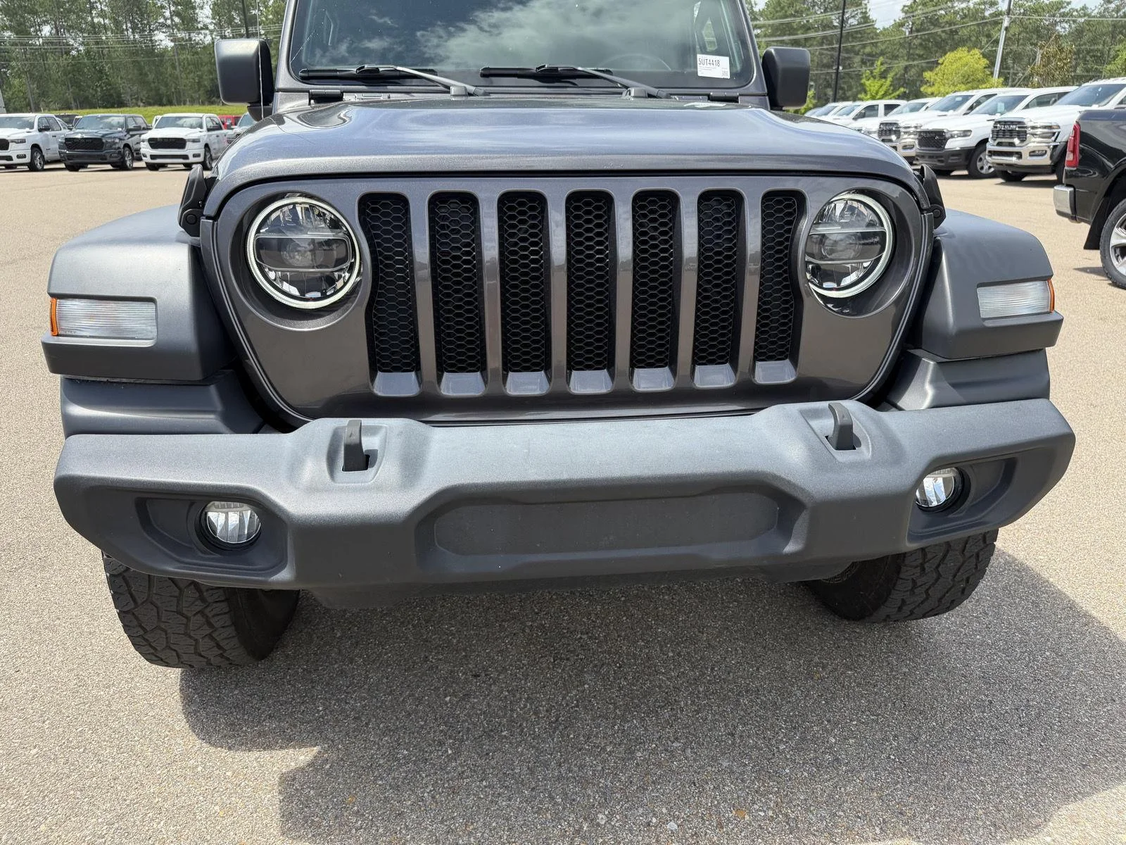 Used 2020 Granite Crystal Metallic Clearcoat Jeep Sport S image 24