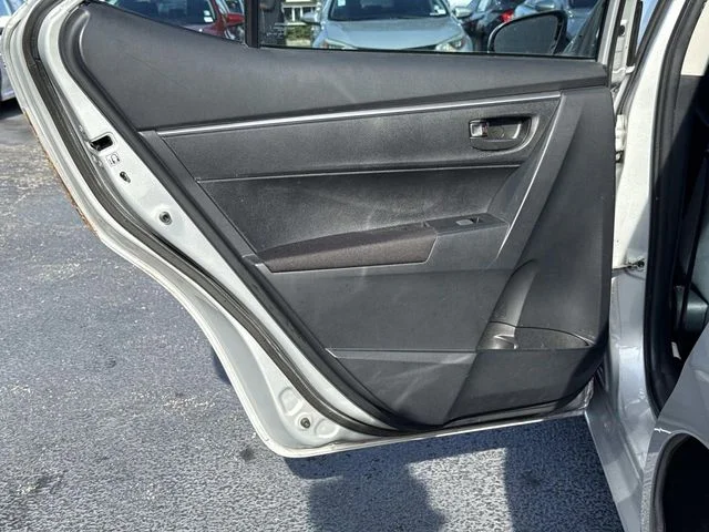 Used 2014 Silver Toyota L image 13