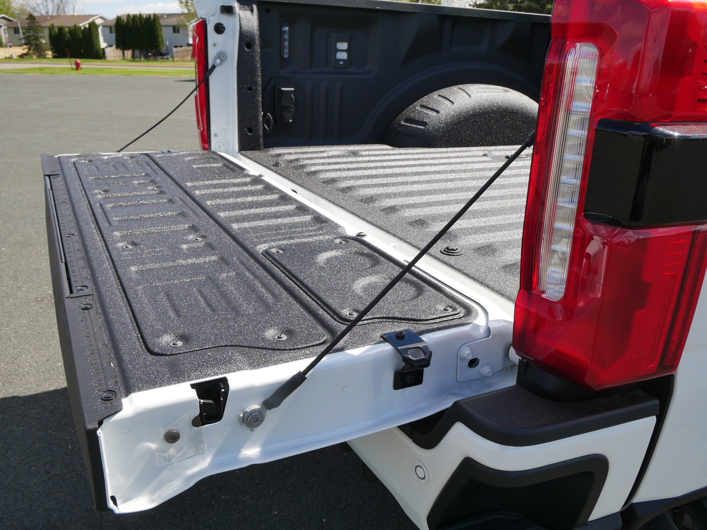New 2026 Star White Metallic Tri-Coat Ford F-350® Lariat® image 9