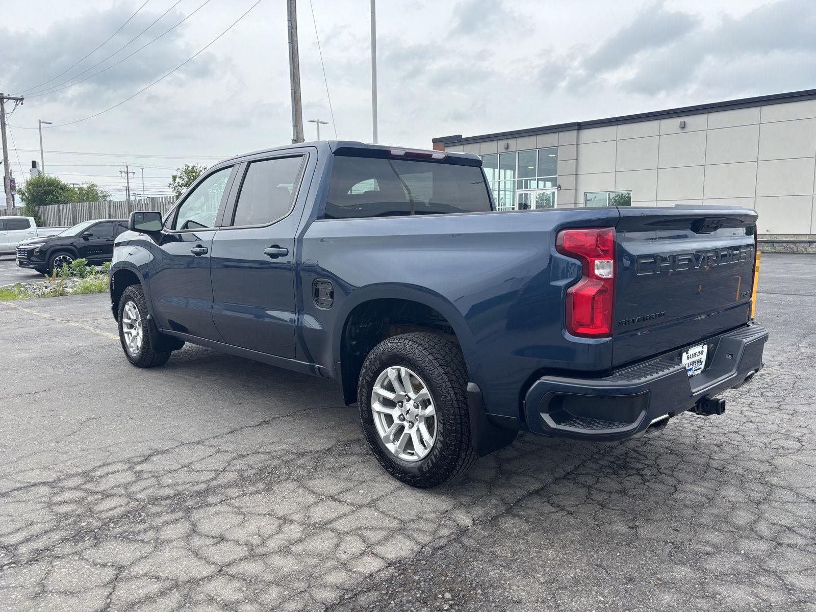 Used 2022 Blue Metallic Chevrolet RST image 5