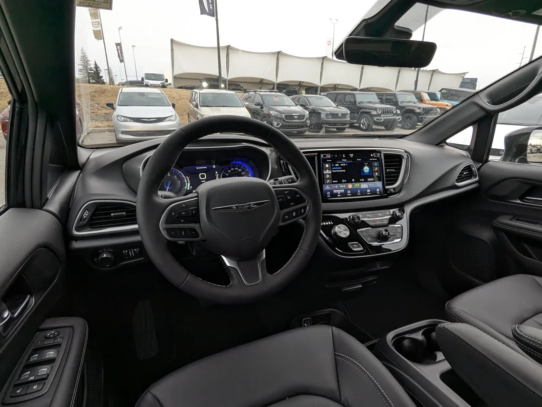 New 2026 Black Chrysler SXT - - FWD - Power Liftgate - Power Sliding Doors - Leather & More! image 24