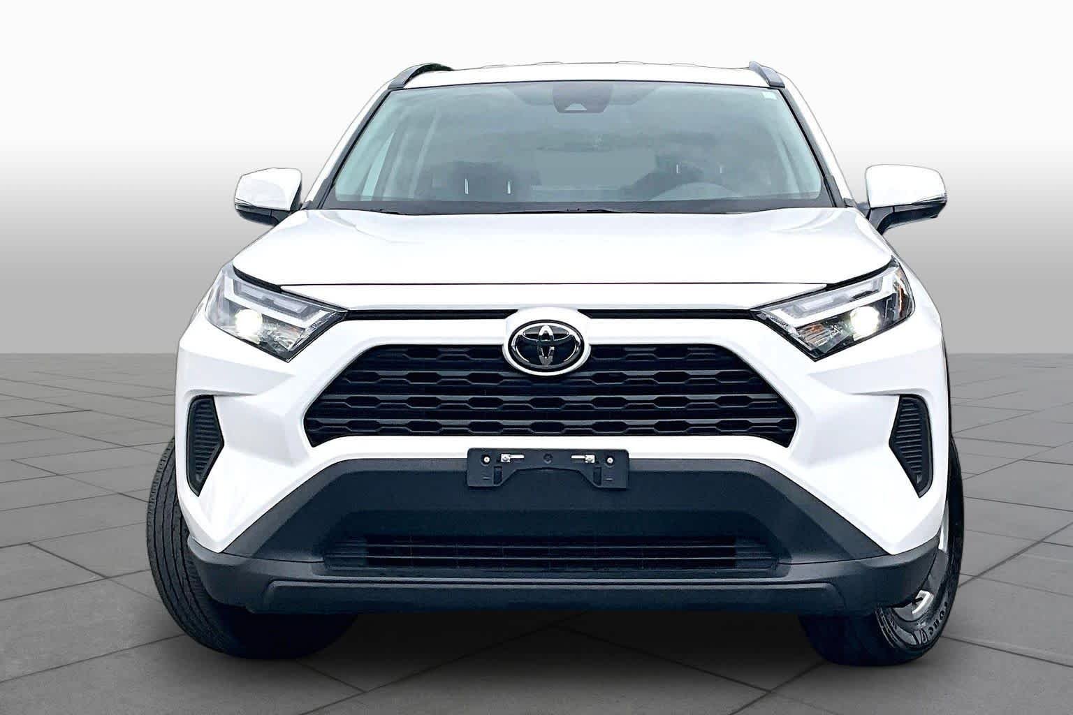 Used 2025 Ice Cap Toyota Hybrid XLE image 4