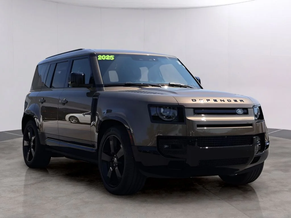 Certified Used 2025 Gondwana Stone Metallic Land Rover X-Dynamic SE image 3