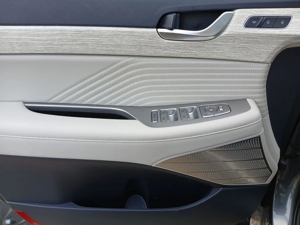 Used 2025 Gray Hyundai Calligraphy image 24