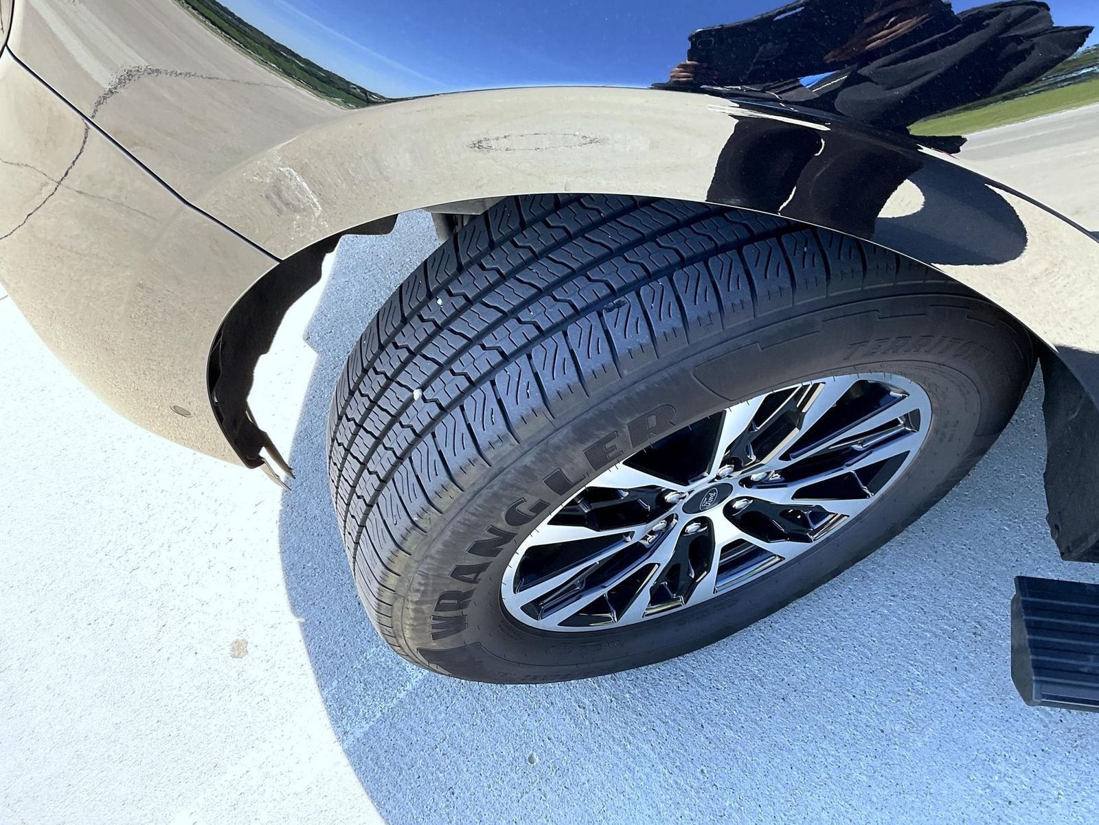 Used 2025 Black Ford Platinum image 25