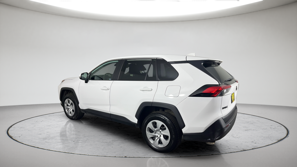 2022 Toyota RAV4 LE - Photo 6