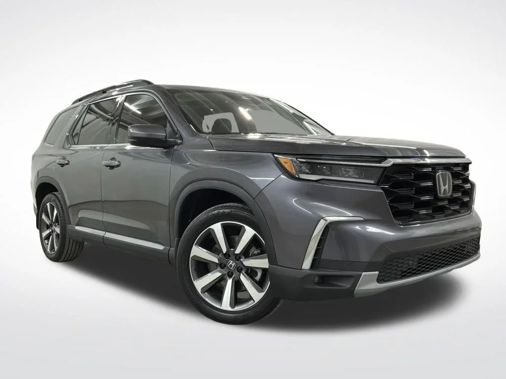 Used 2024 Modern Steel Metallic Honda Touring image 4