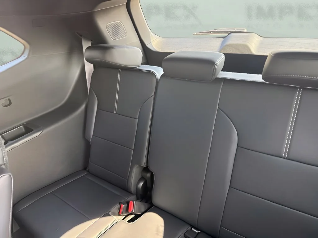 New 2027 Summit White GMC Elevation image 13