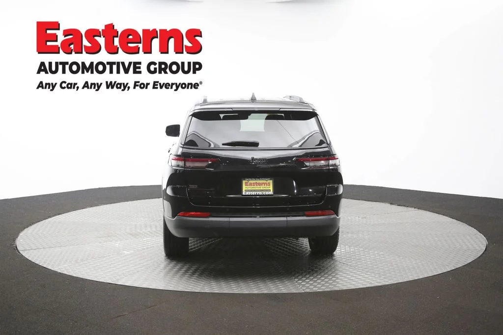 Used 2023 Black Jeep Altitude image 38