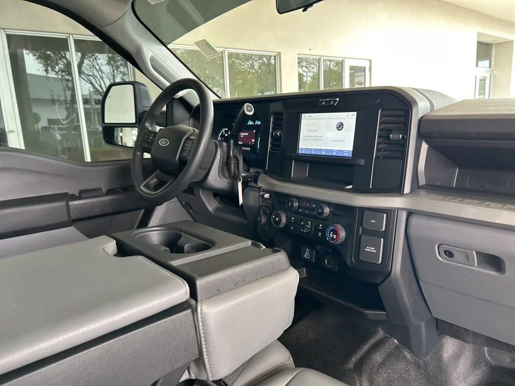 Used 2025 White Ford XL image 25