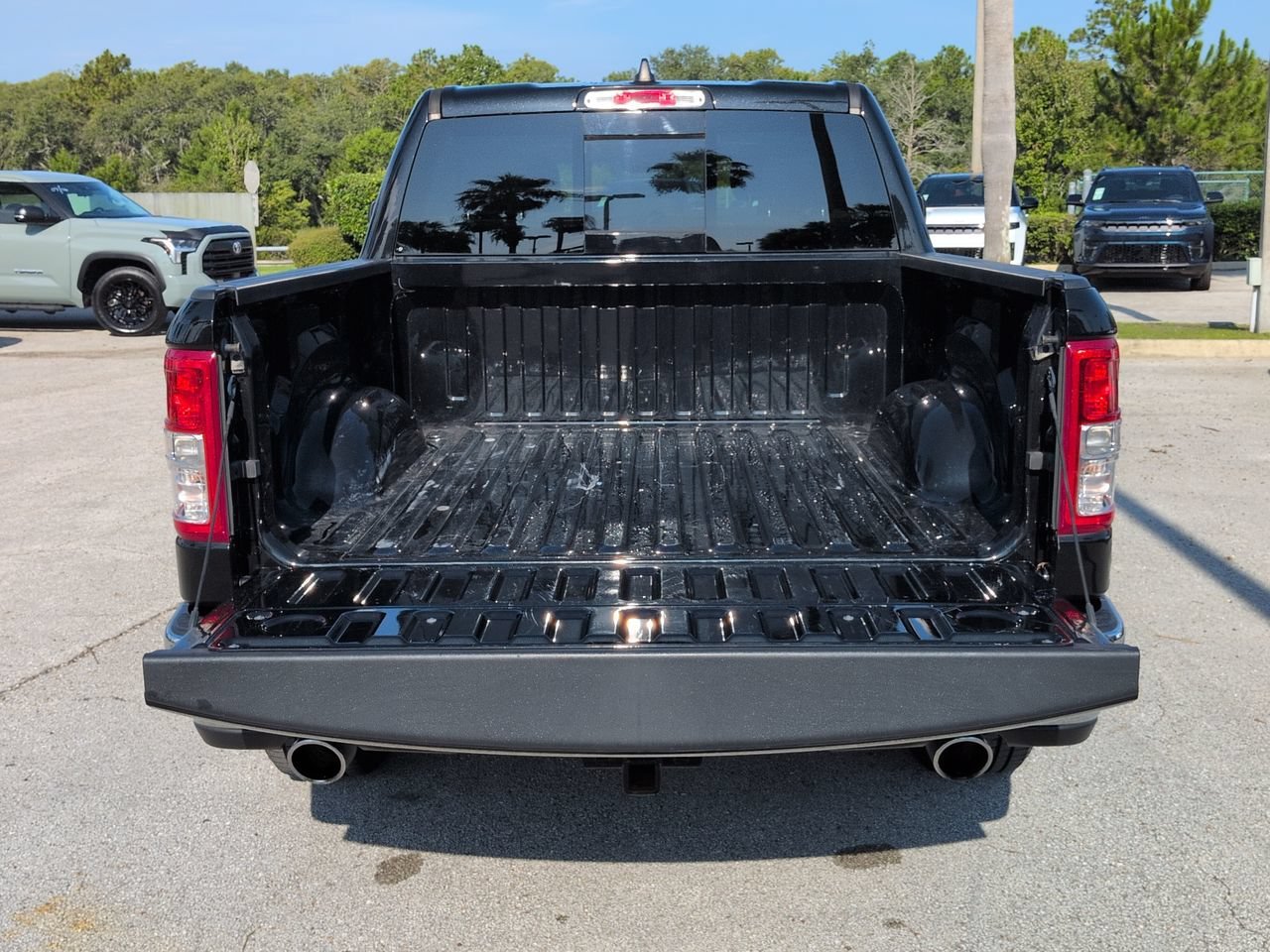 Used 2022 Diamond Black Ram Big Horn image 12