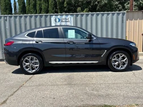 Used 2025 Gray BMW xDrive30i image 3