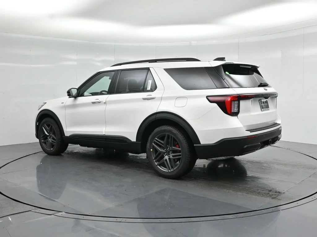 New 2026 Star White Metallic Tri-Coat Ford ST-Line image 6