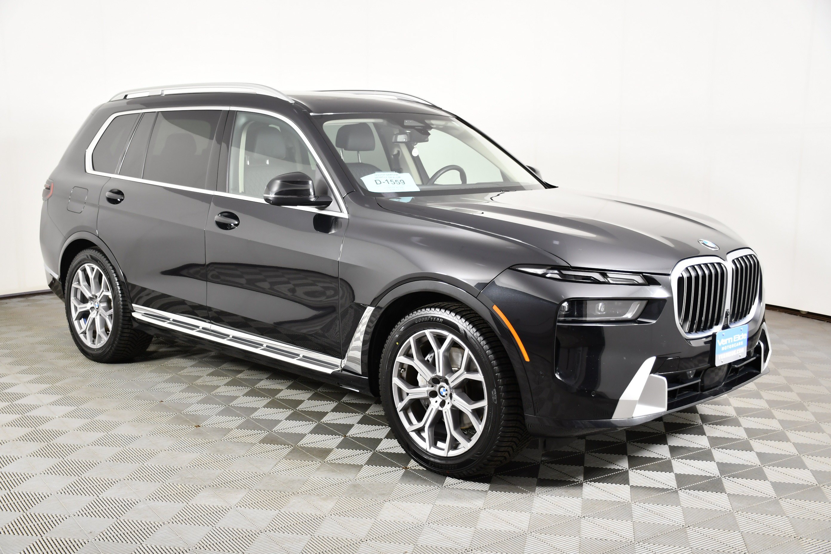 Used 2026 Black Sapphire Metallic BMW xDrive40i image 4
