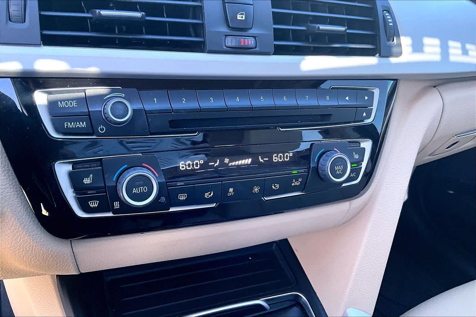 Used 2018 Mineral White Metallic BMW 320i xDrive image 28