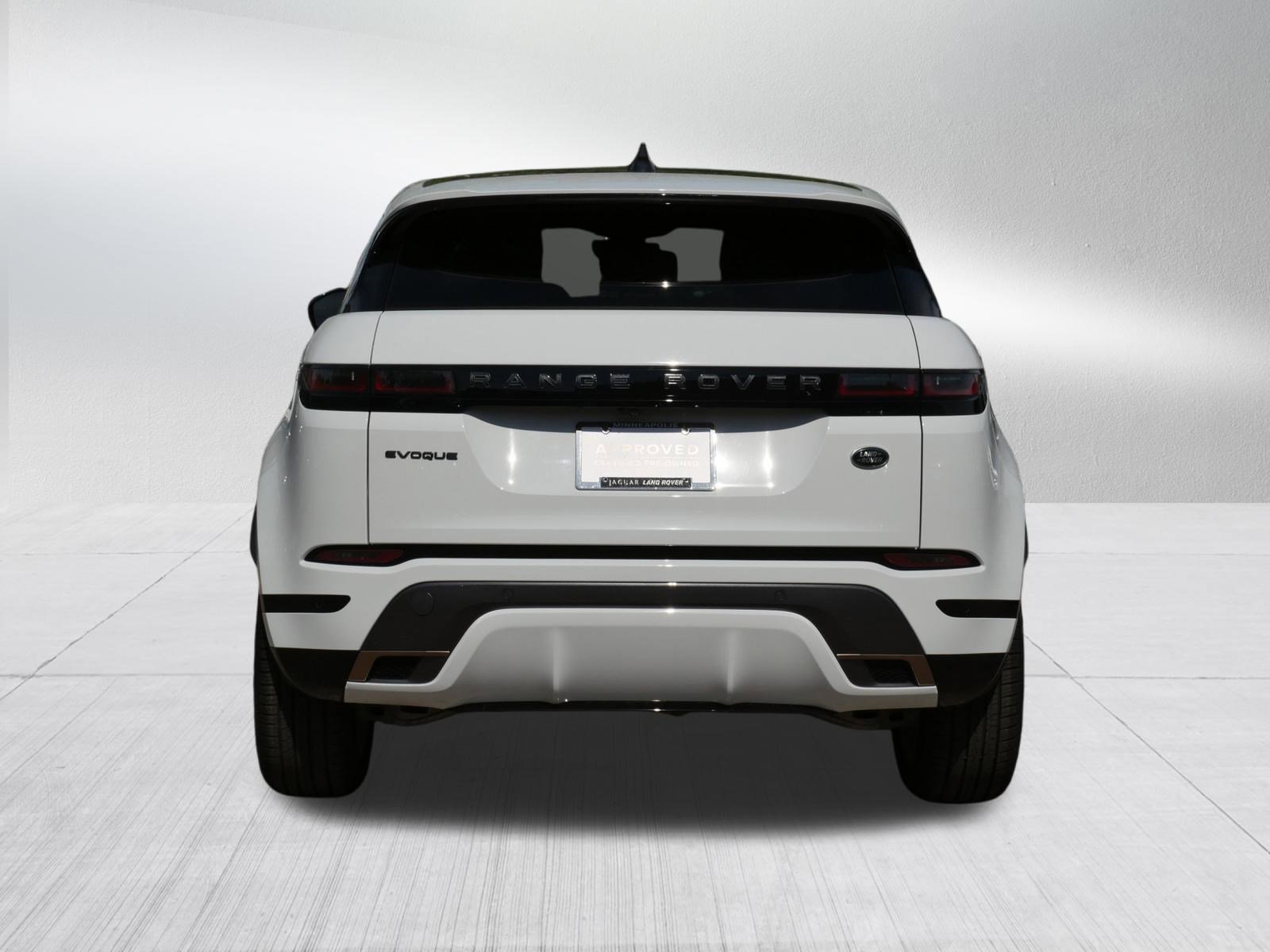 Used 2023 Fuji White Land Rover R-Dynamic SE image 4