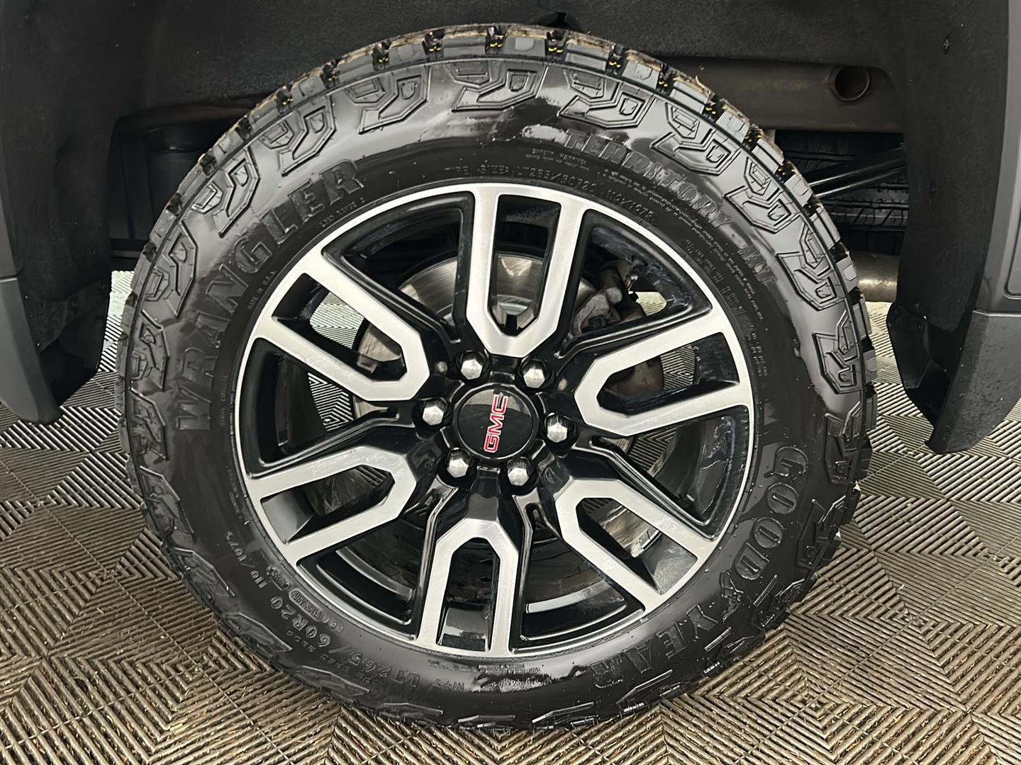 Used 2022 Onyx Black GMC AT4 image 2