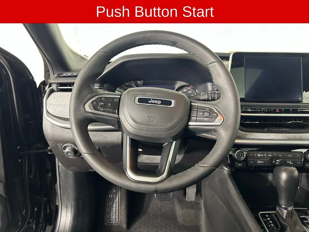 Used 2025 Diamond Black Jeep Latitude image 9