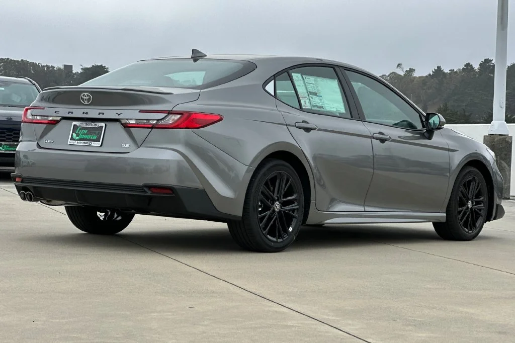New 2026 Heavy Metal <sup>1</sup> Toyota  SE image 4