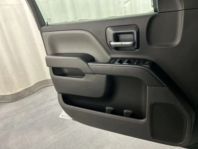 Used 2018 SUMMIT WHITE Chevrolet Custom image 16