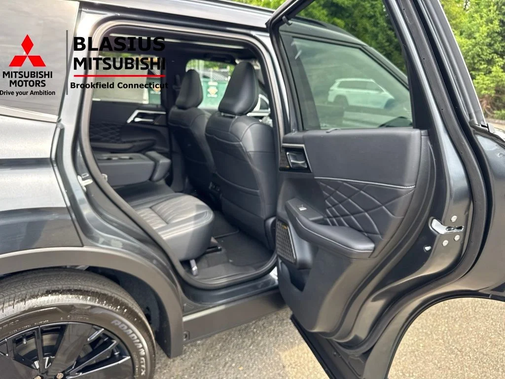 New 2026 Gray Mitsubishi SEL image 43