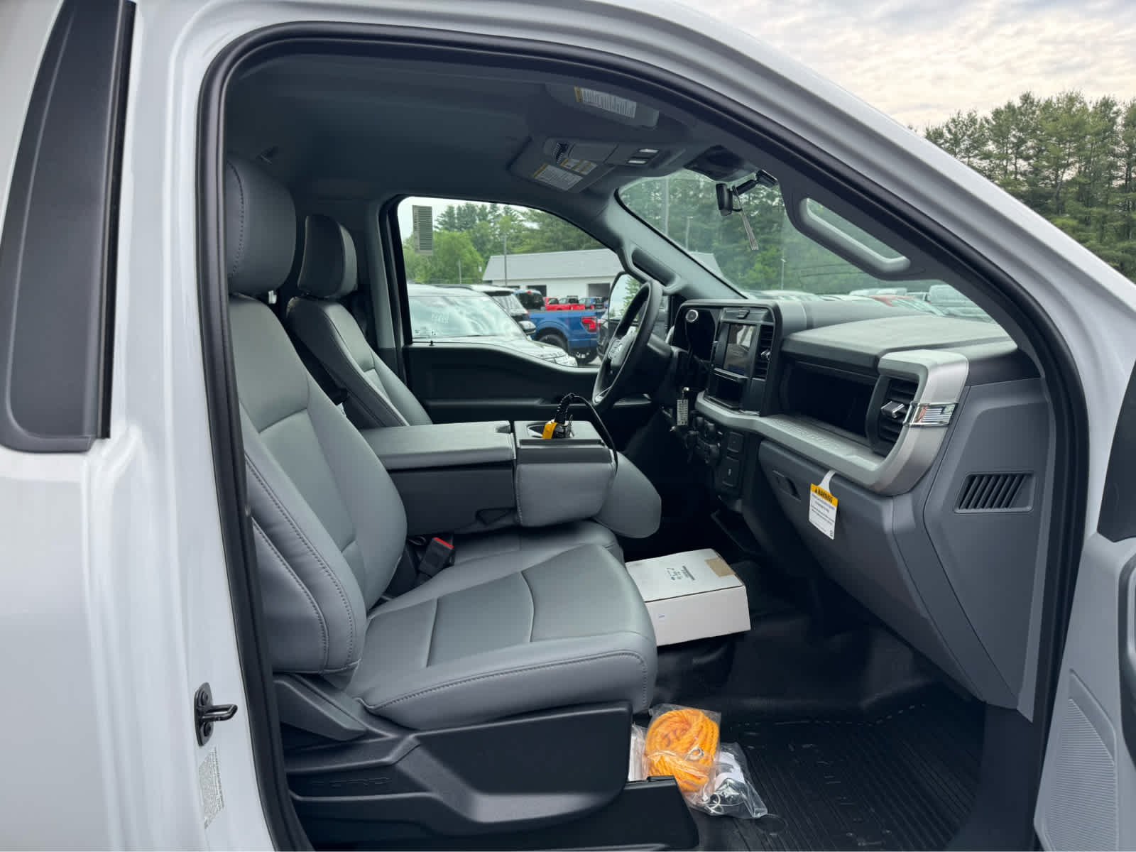 New 2026 Oxford White Ford XL image 12
