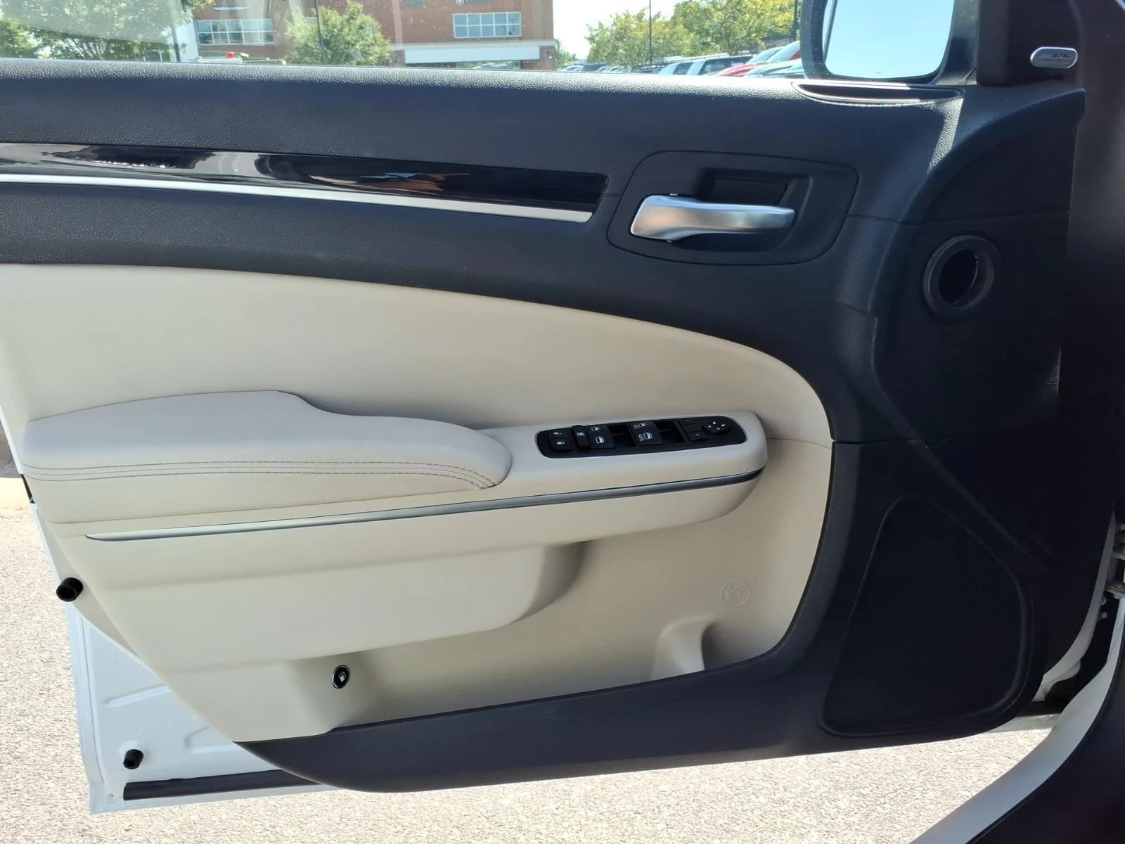 Used 2023 Bright White Clearcoat Chrysler Touring image 27