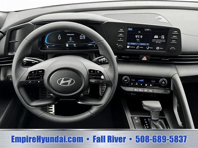 2025 Hyundai Elantra SEL - Photo 17