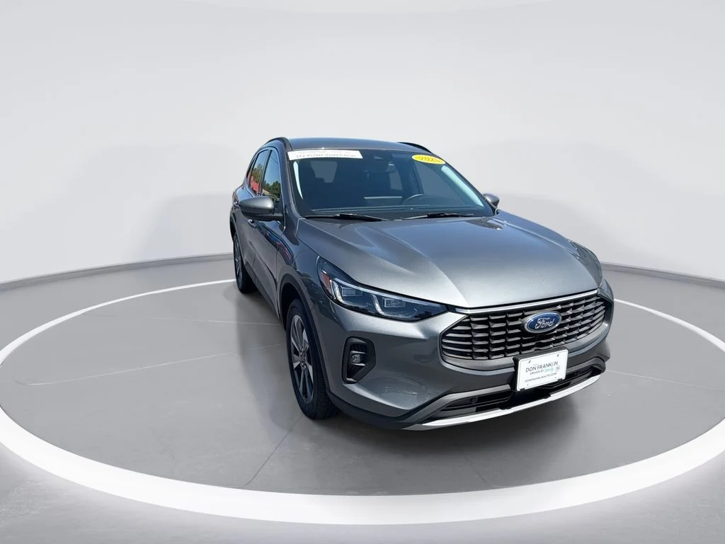 Used 2025  Ford Platinum image 2