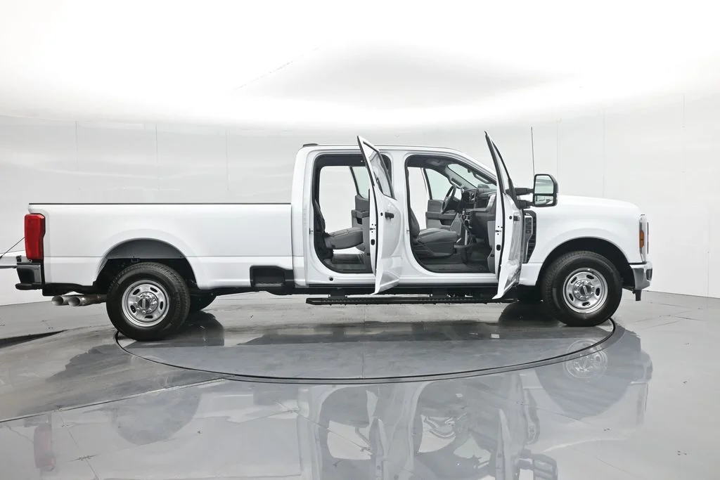 New 2026 Oxford White Ford XL image 4