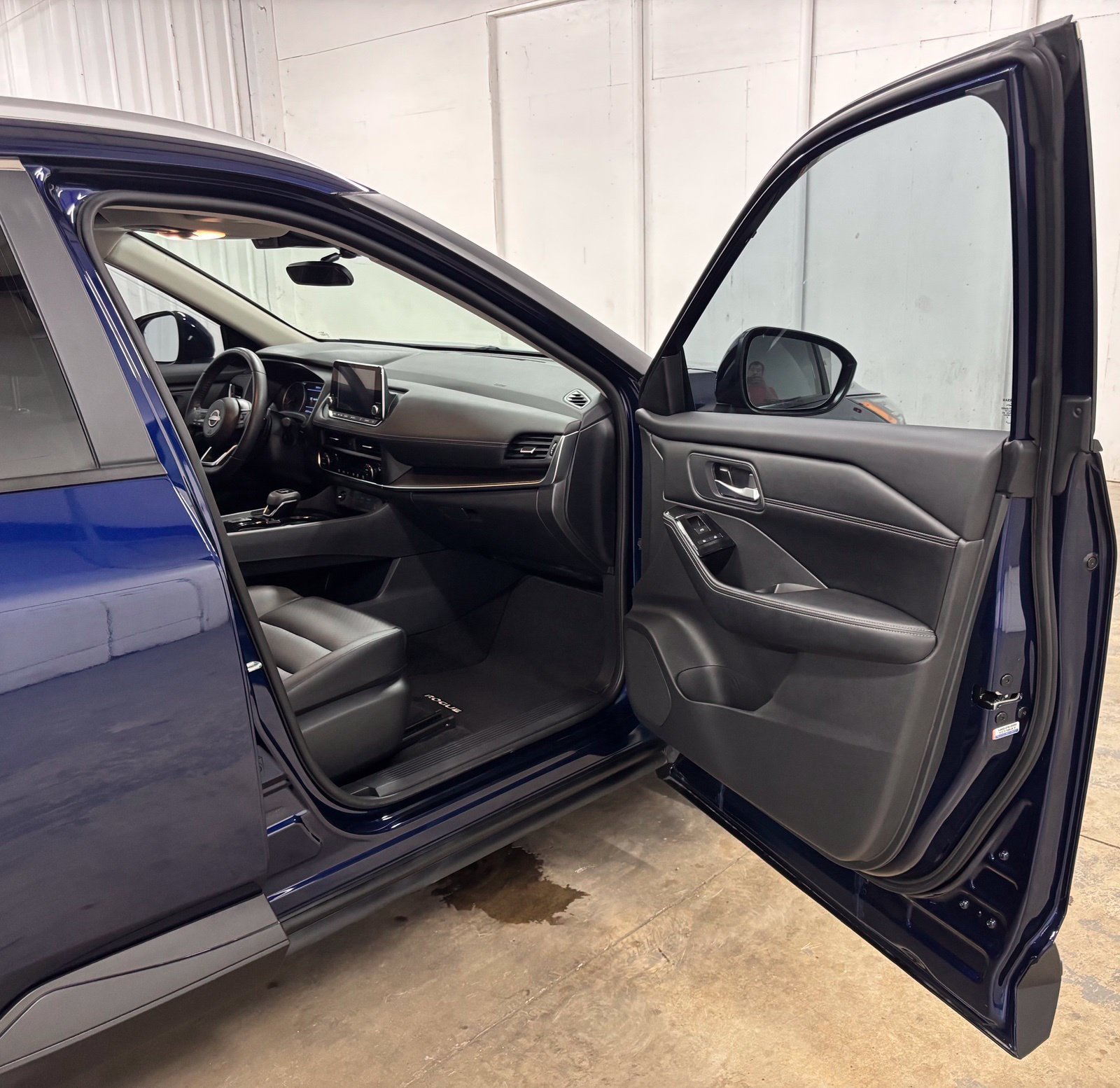 Used 2024 Blue Nissan SV image 17