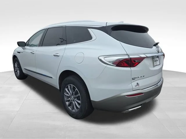 Used 2022 Summit White Buick Essence image 3