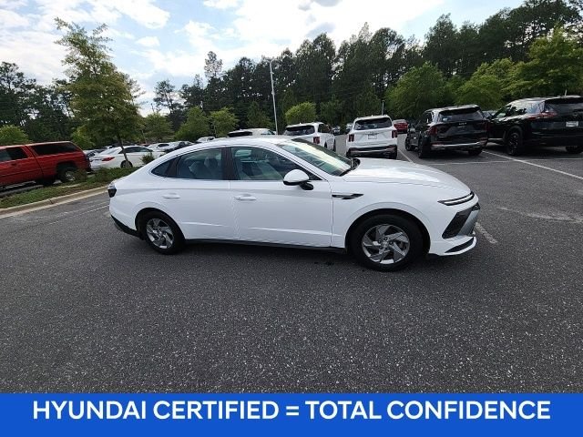 Certified Used 2025 White Hyundai SE image 21