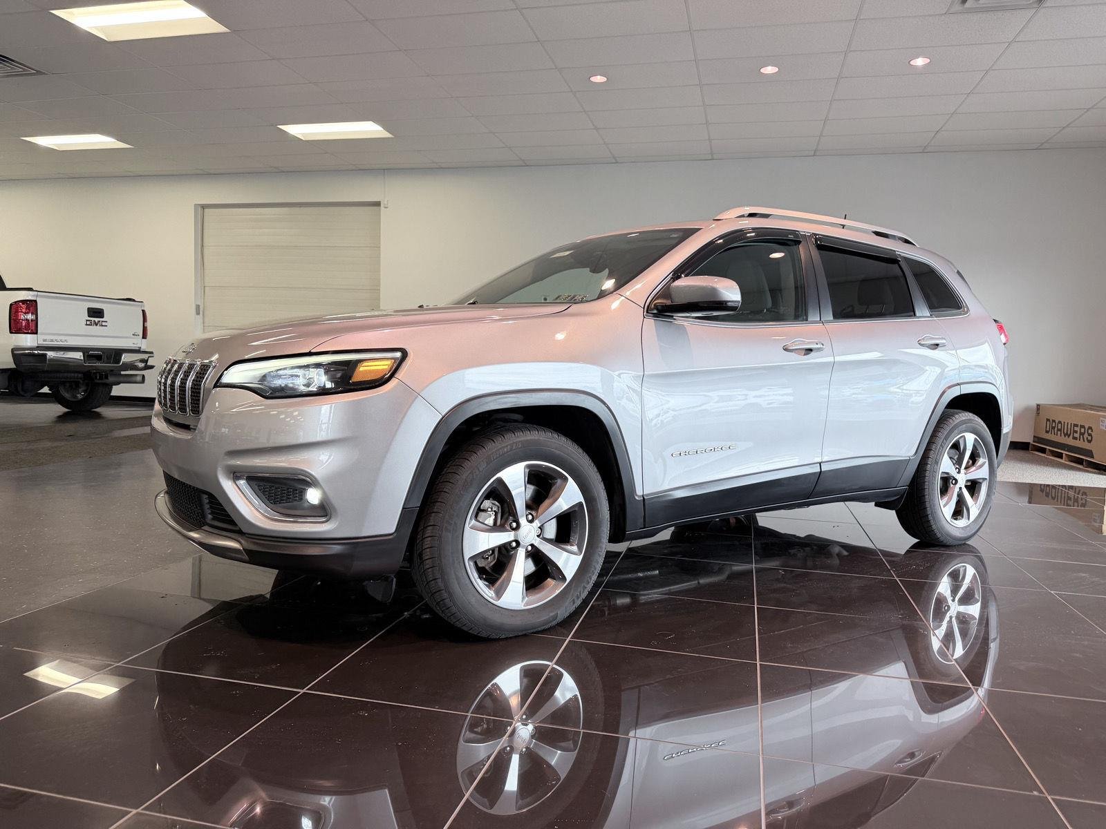 Used 2019 Billet Silver Metallic Clearcoat Jeep Limited image 9