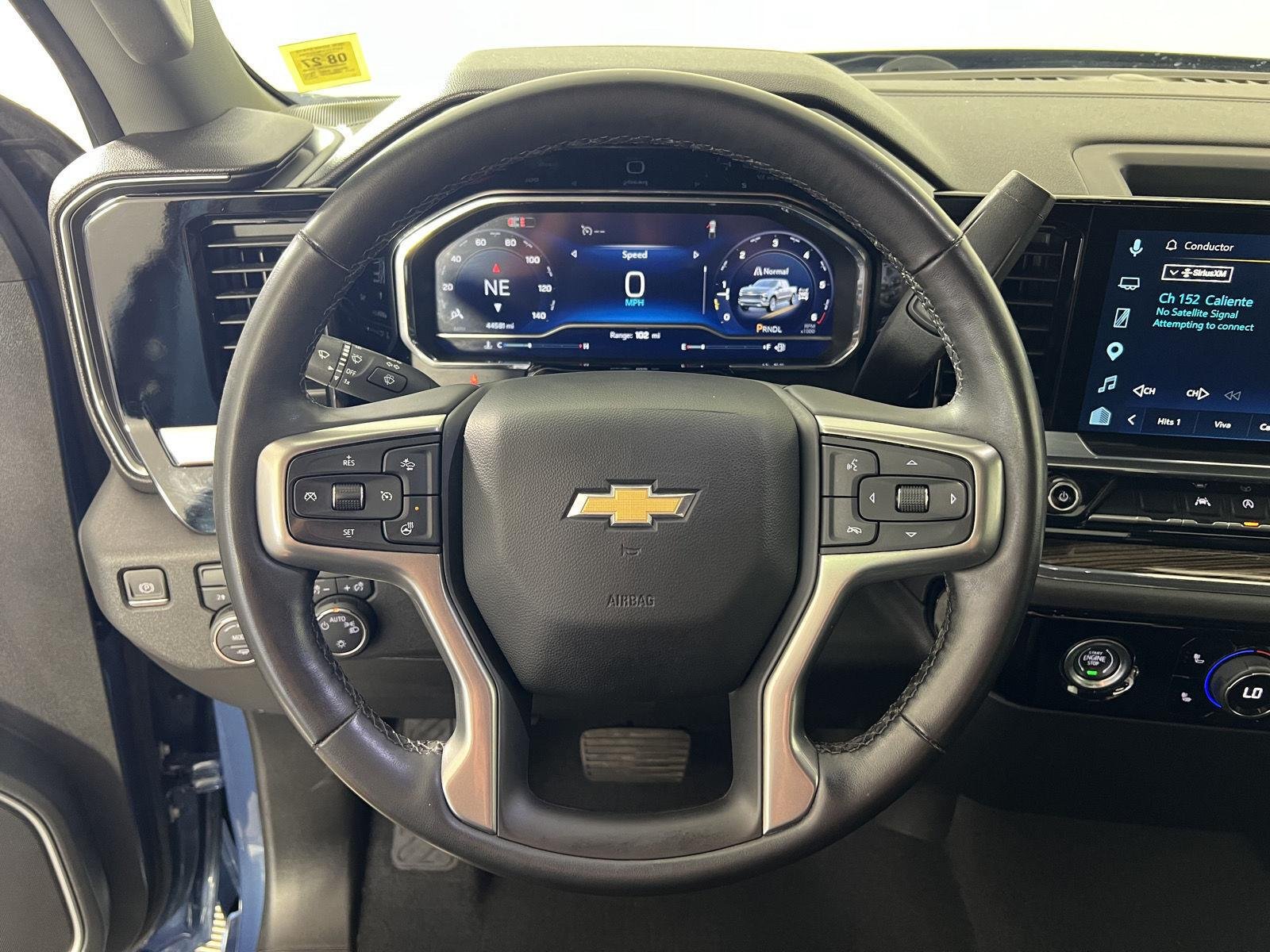 Used 2024 Lakeshore Blue Metallic Chevrolet LT image 9