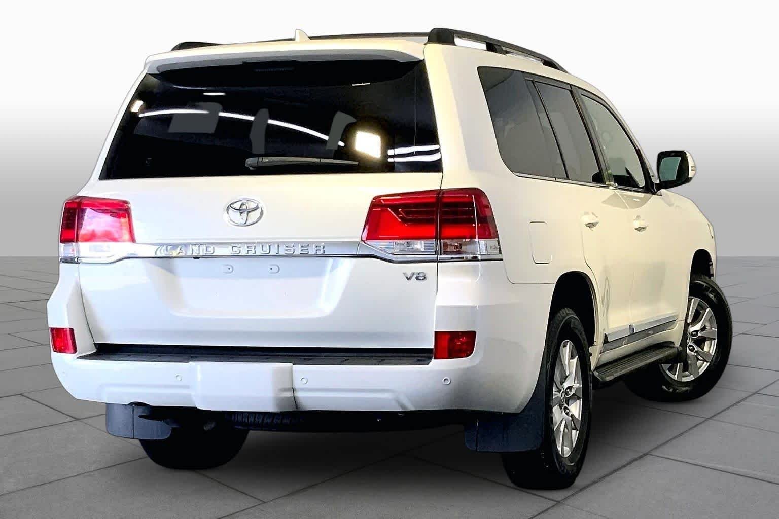 Used 2019 Blizzard Pearl Toyota  image 13