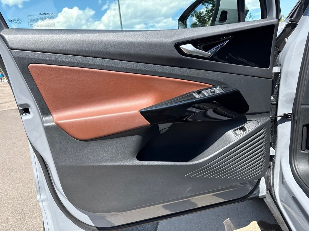 Certified Used 2022  Volkswagen Pro S image 11