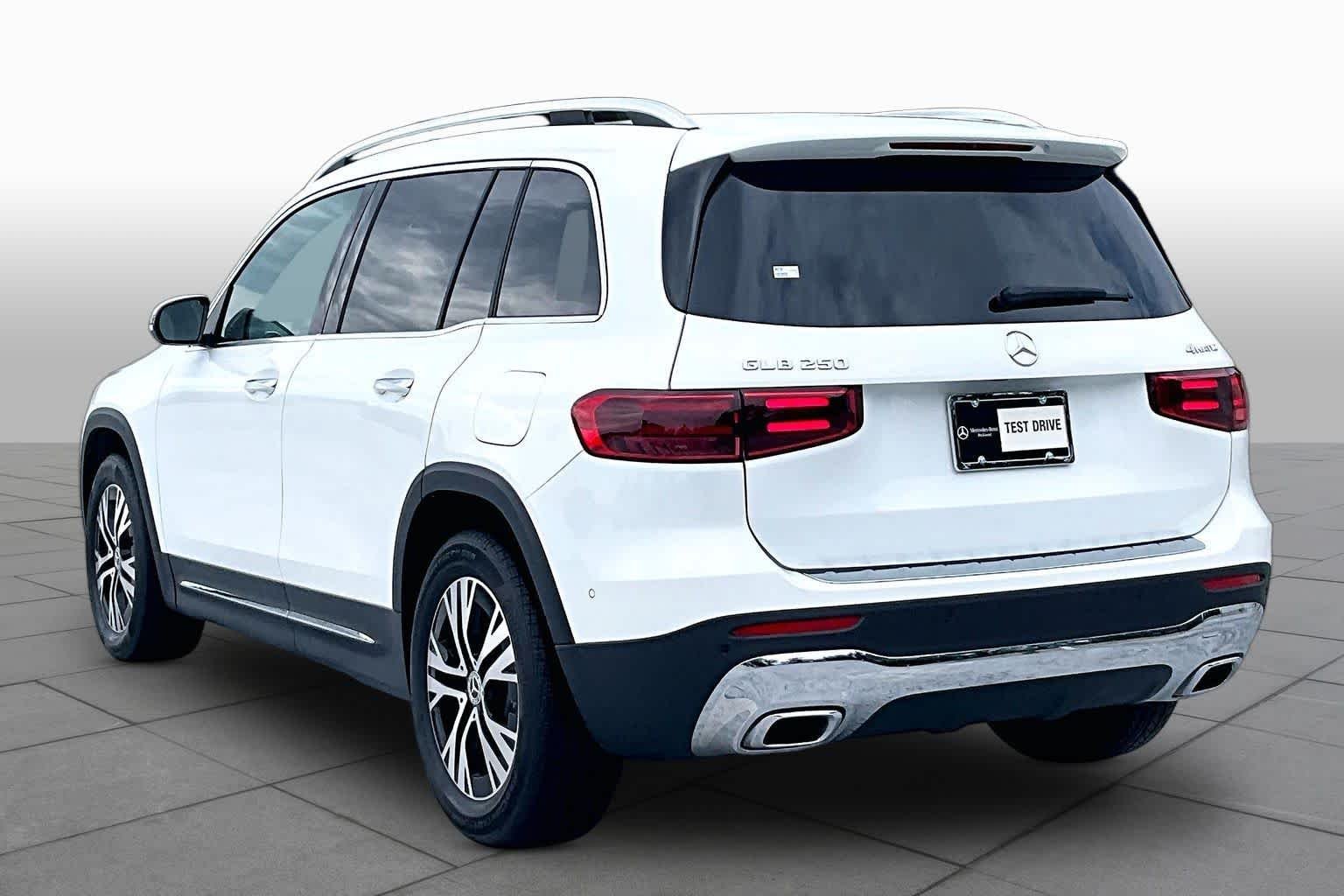 Certified Used 2025 Polar White Mercedes-Benz GLB 250 image 12