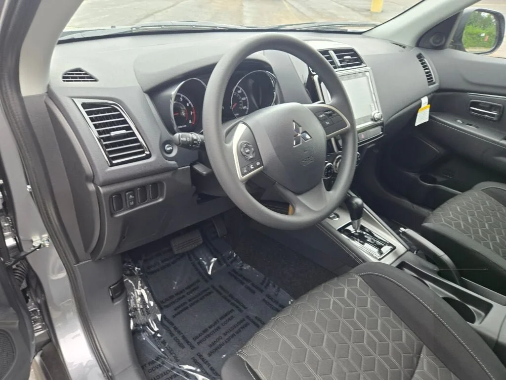 New 2027 Gray Mitsubishi 2.0 ES AWC image 16