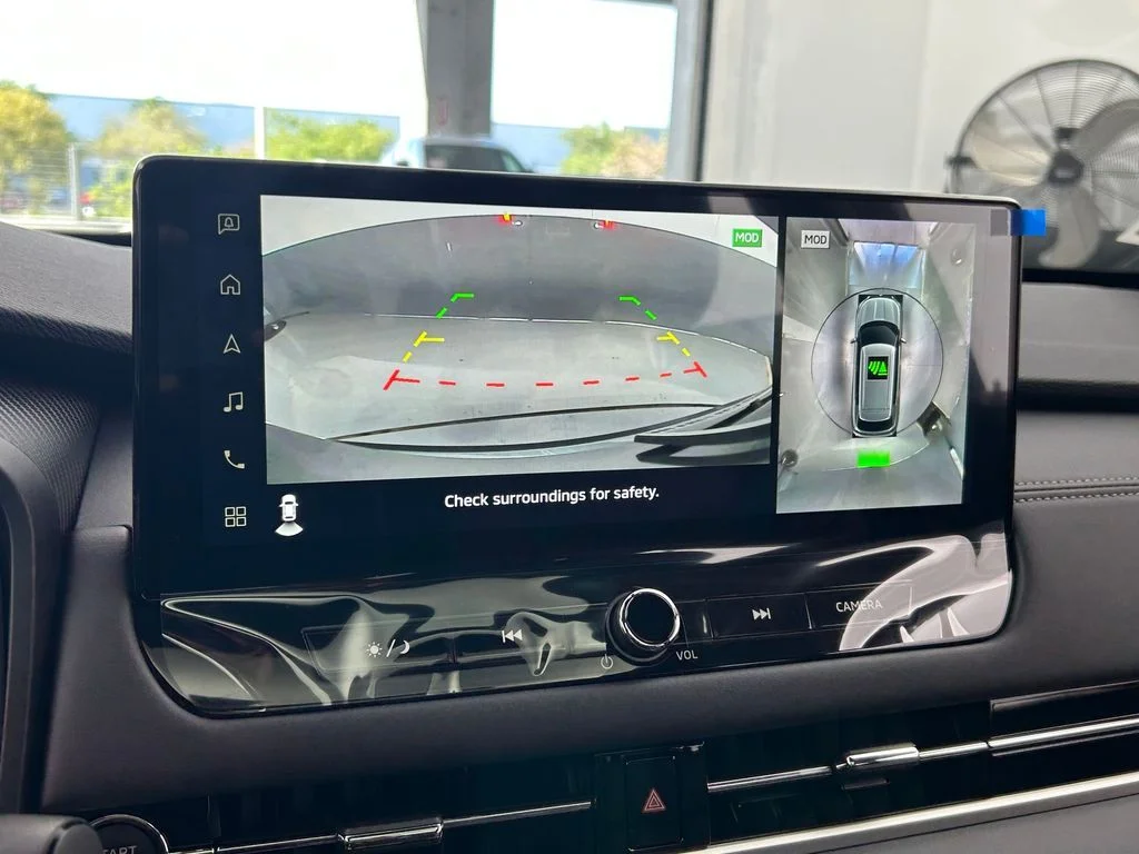 New 2026 Gray Mitsubishi SEL image 19