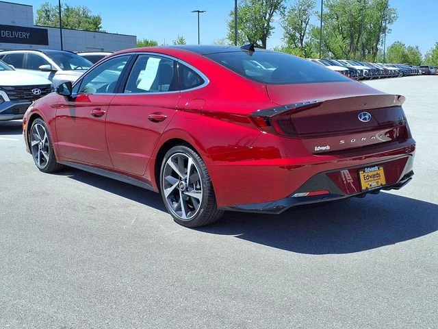 Used 2023 Red Hyundai SEL Plus image 5